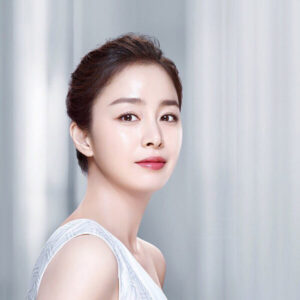 Người đẹp Kim Tae Hee cùng dáng mũi S line